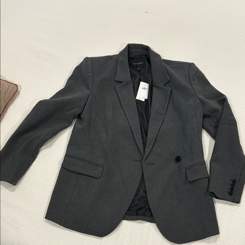 *New with tags* Banana Republic Women’s Gray Boyfriend Blazer